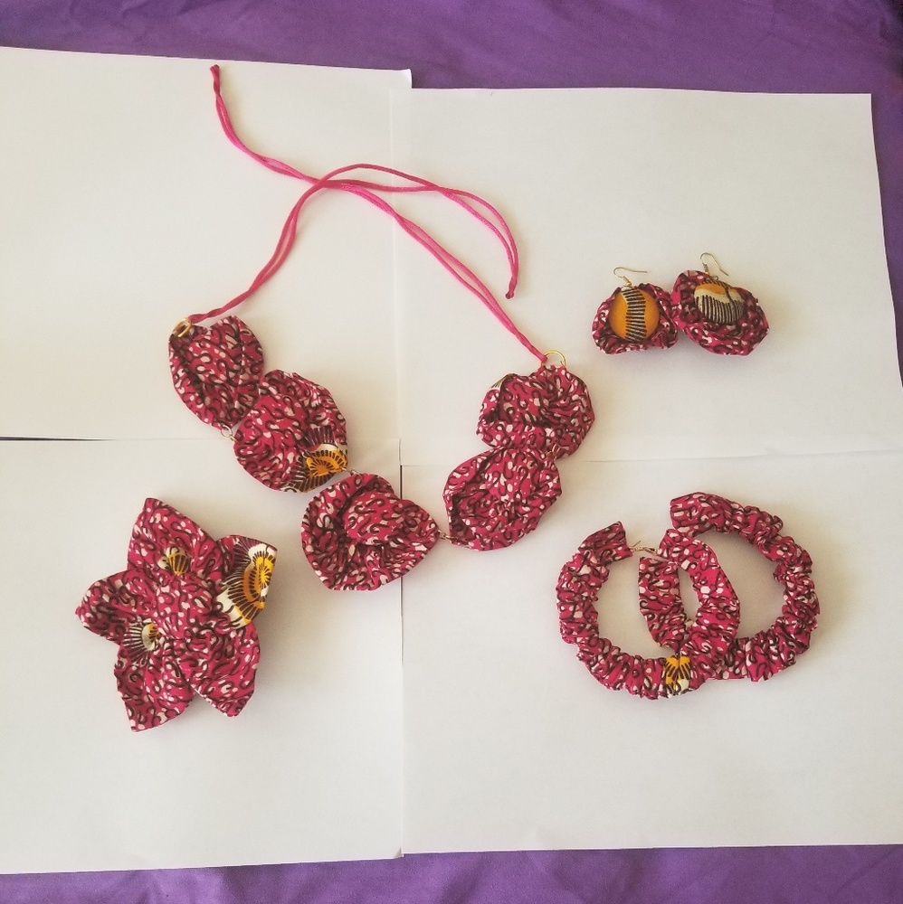 Beautiful 4 piece African print jewelry.